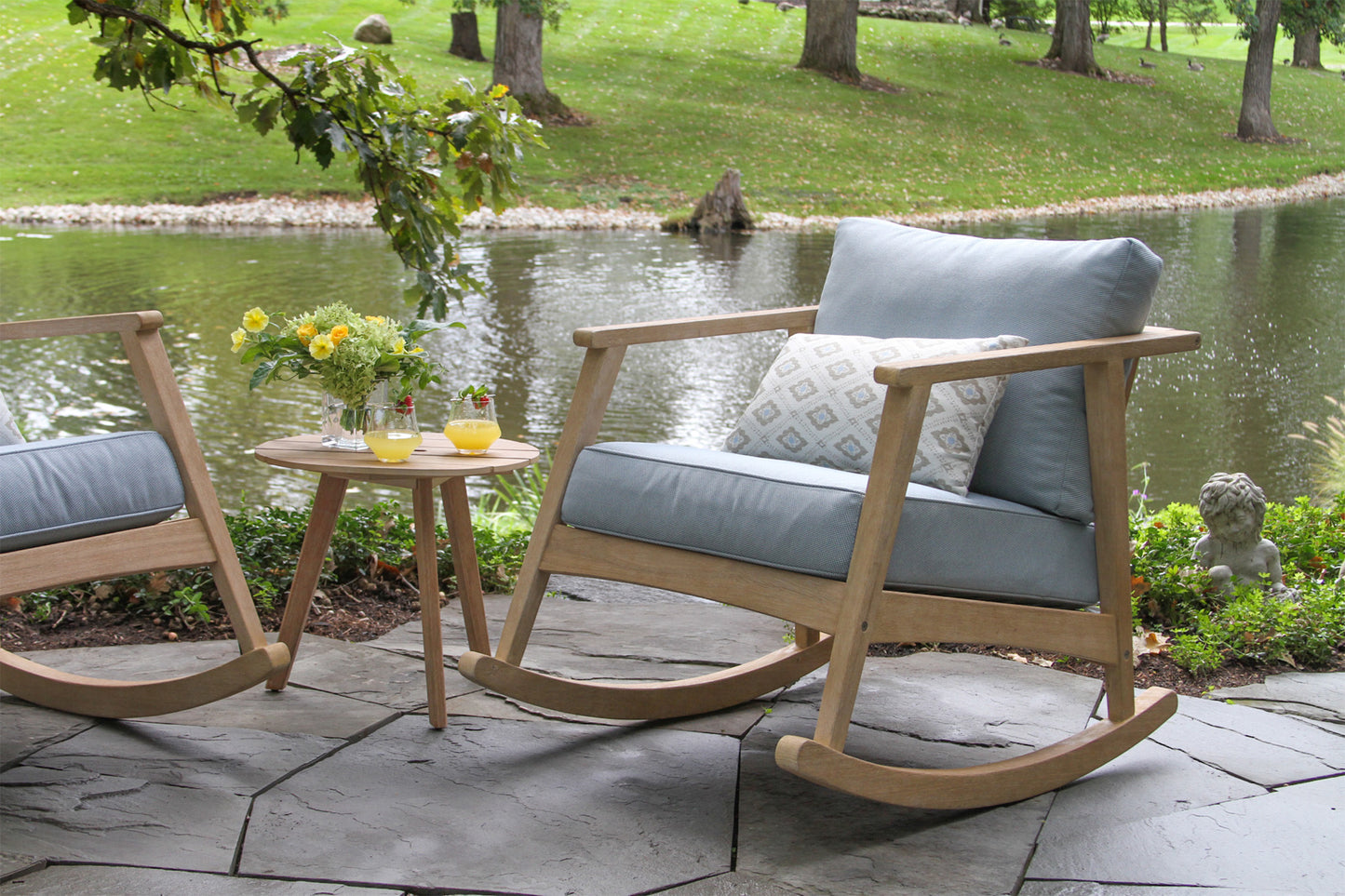 Antique Wash Eucalyptus Outdoor Accent Table 20" Round