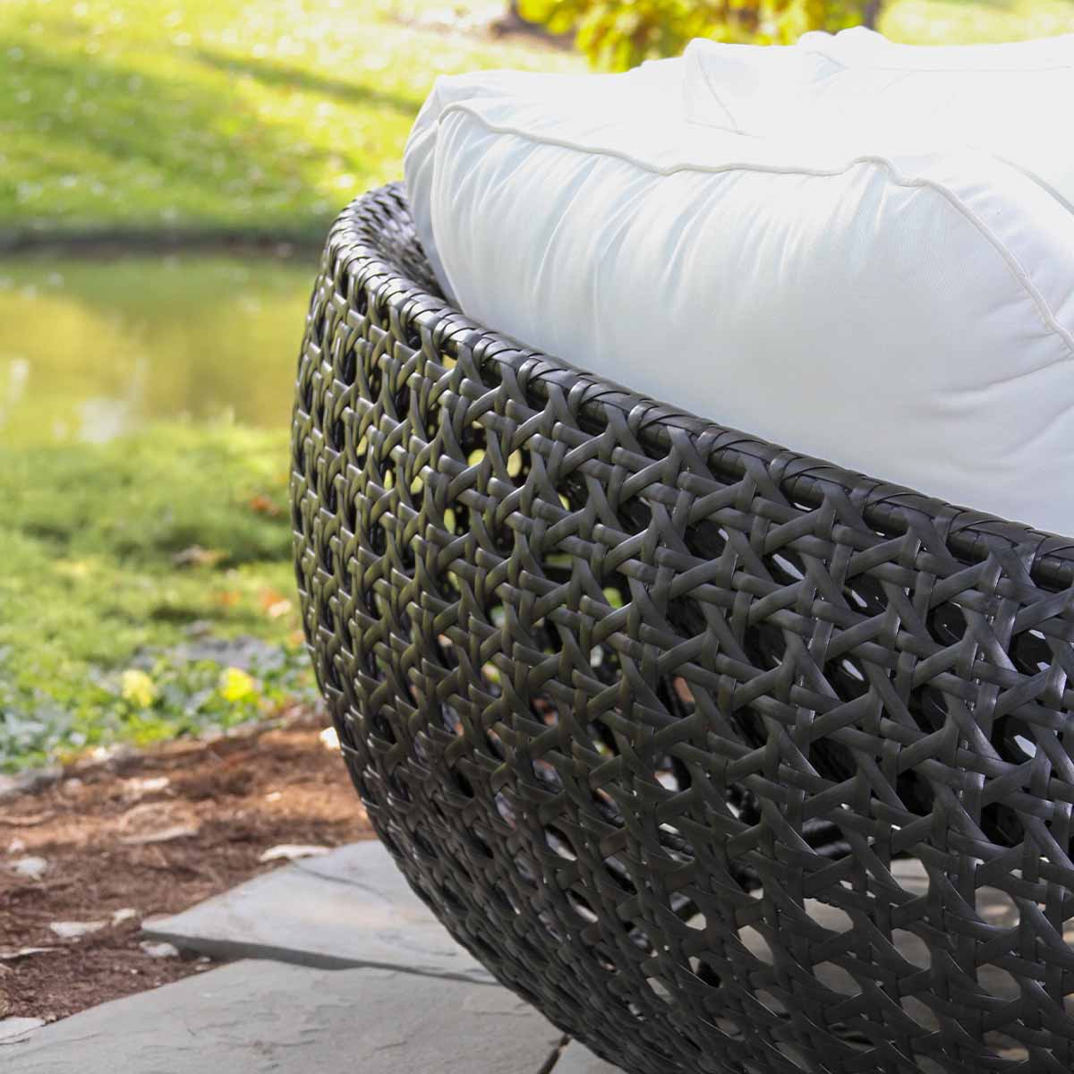 Black Wicker Outdoor Daybed w Sunbrella 82.5" Round