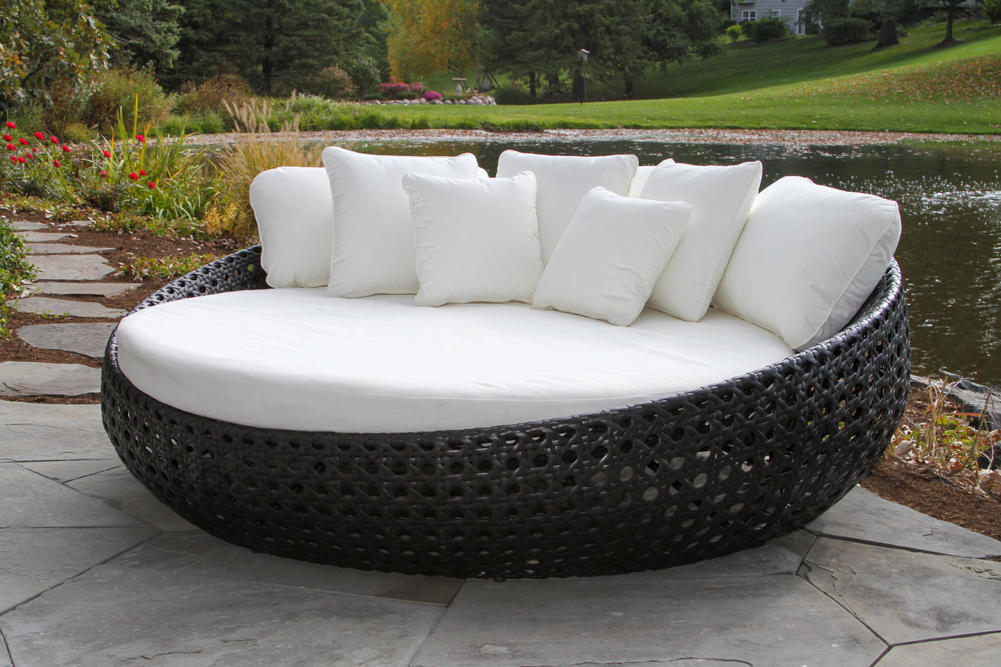 Black Wicker Outdoor Daybed w Sunbrella 82.5" Round