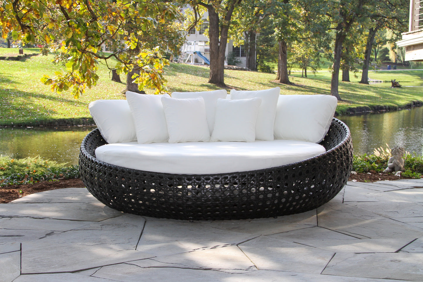 Black Wicker Outdoor Daybed w Sunbrella 82.5" Round