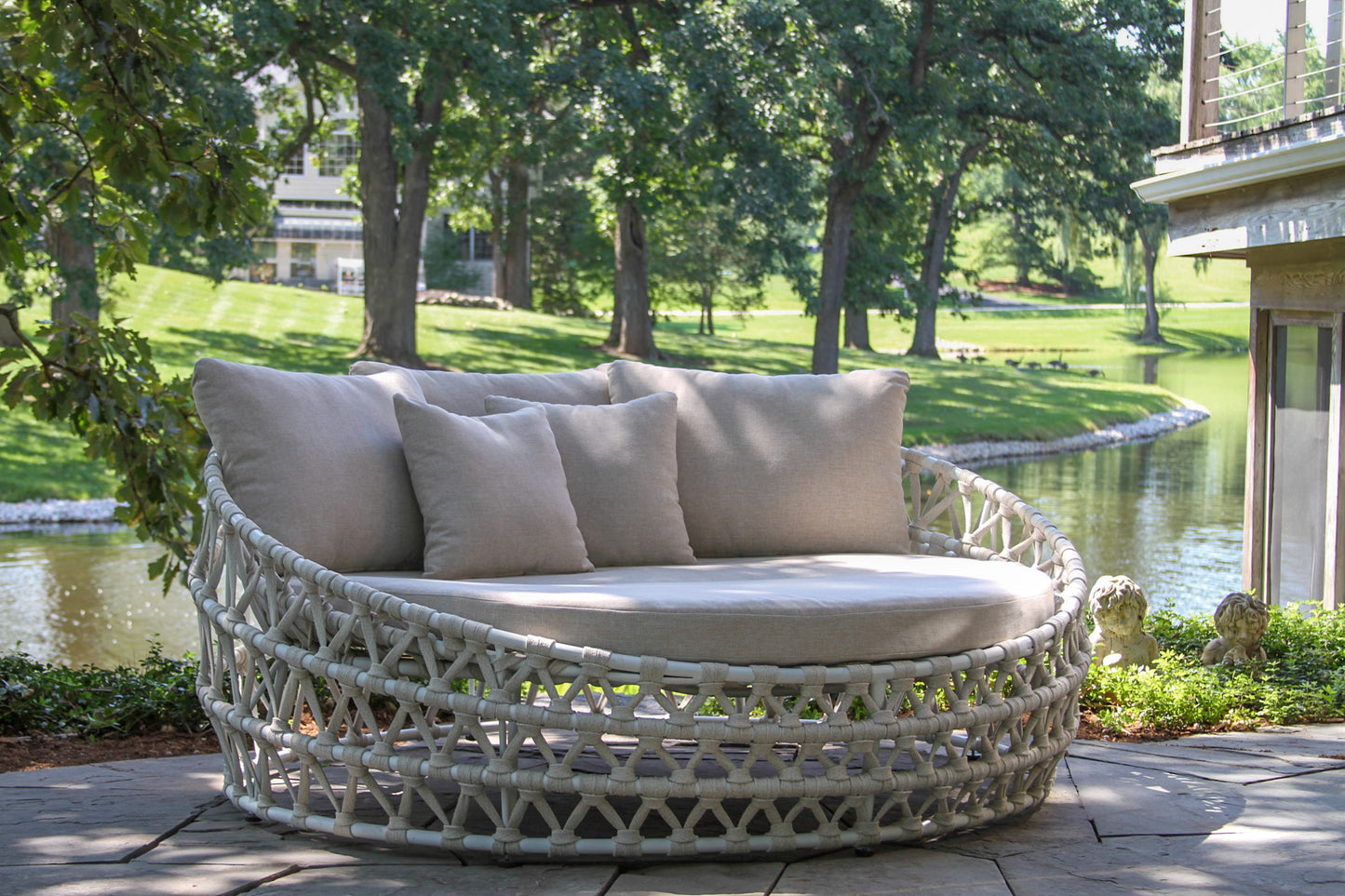 Linen Rope Outdoor Daybed w 5 Throw Pillows 68" Round